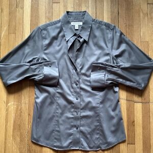 Banana Republic Ladies Size Medium (8) Solid Gray Button Front Shirt,Non-Iron